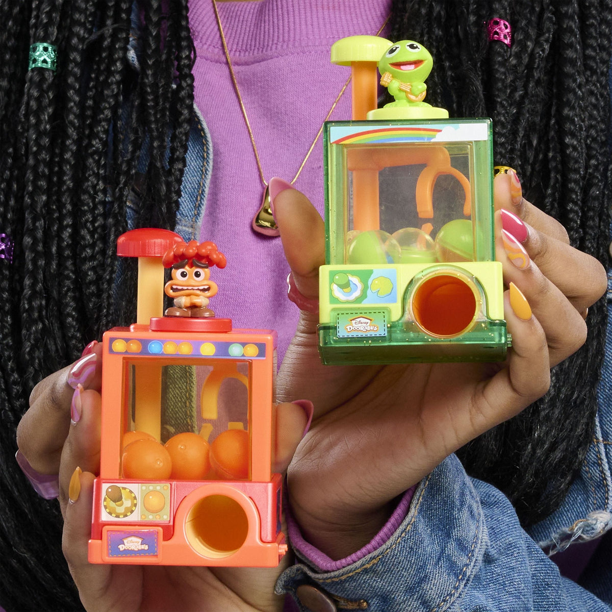 Disney Doorables Whatcha Gotcha Claw Machine for Ages 5+, Assorted Contents