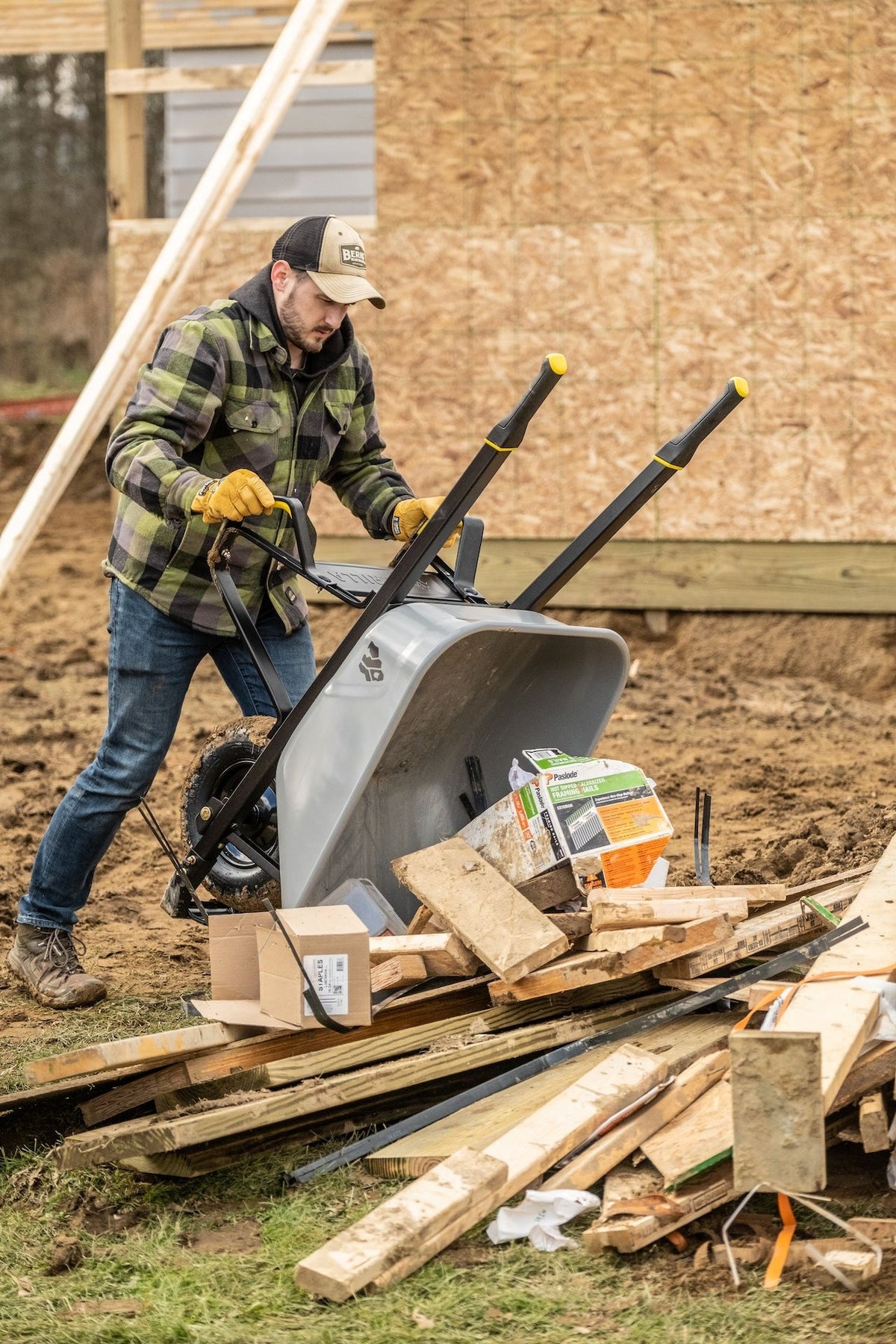 Gorilla Heavy-Duty Easy Pivot/Dump Steel Tub Wheelbarrow, Steel Tray, 6-cu-ft