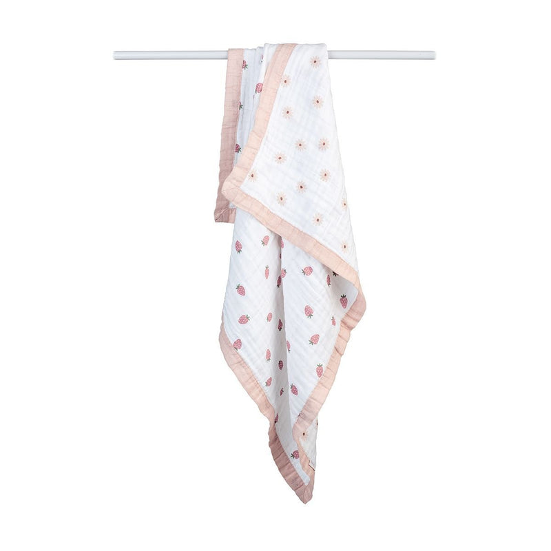 Lulujo 3-Ply Daisies & Strawberry Reversible Muslin Blanket Q0