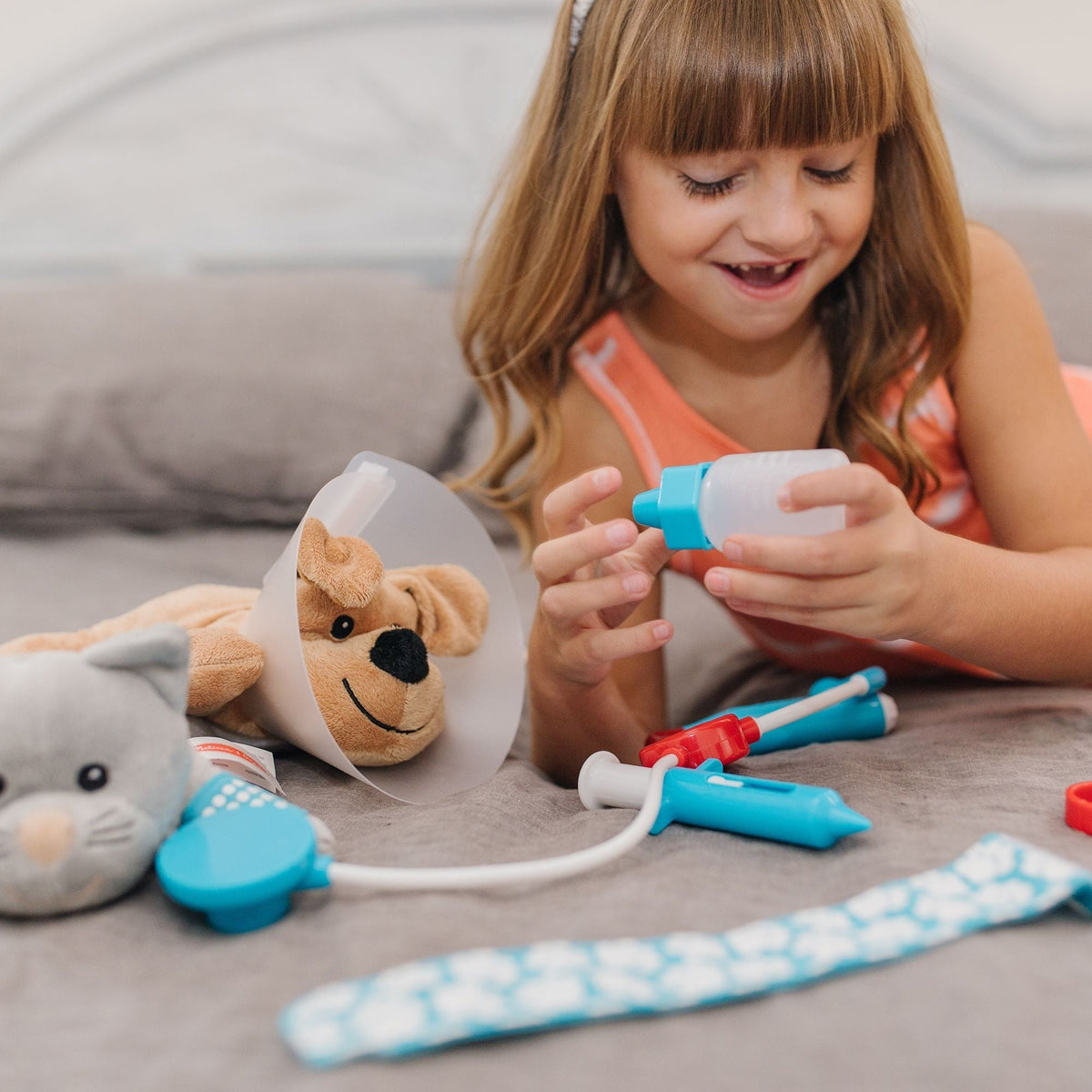 Melissa & Doug Veterinarian Playset for Ages 3+, 24-pc