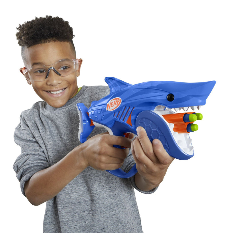 Nerf Junior Wild Sharkfire, Easy Play Dart Blaster, 8 Nerf Elite Darts, Ages 6 & Up L7