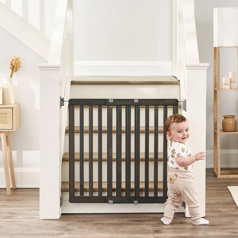 Regalo Wooden Top of Stairs Baby Gate C1